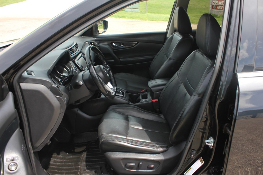 Photo 30 of this NISSAN ROGUE