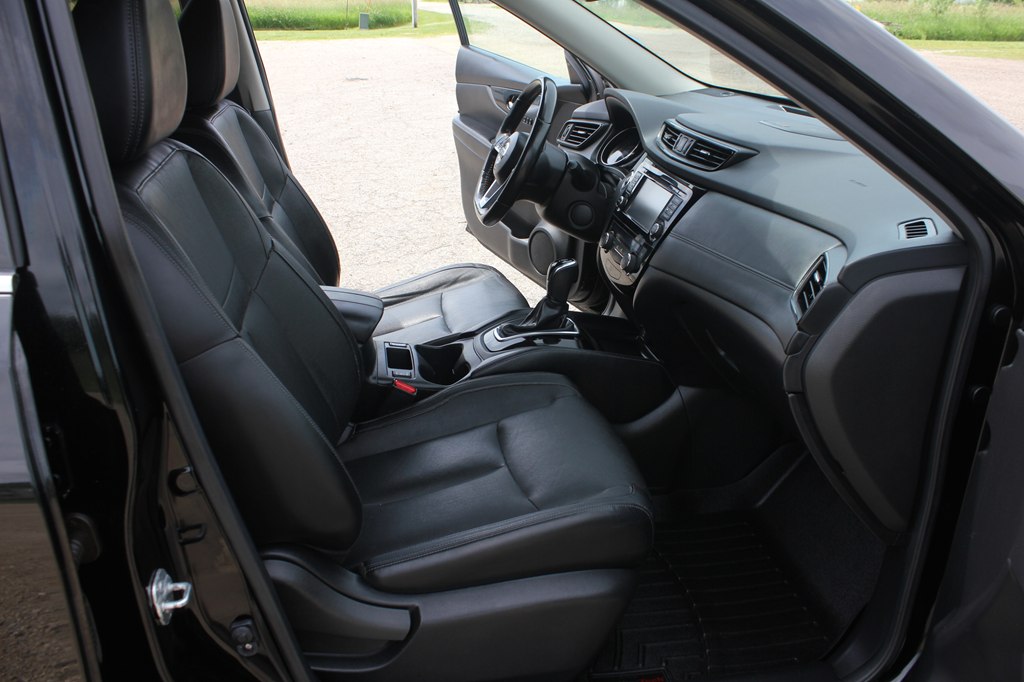 Photo 33 of this NISSAN ROGUE