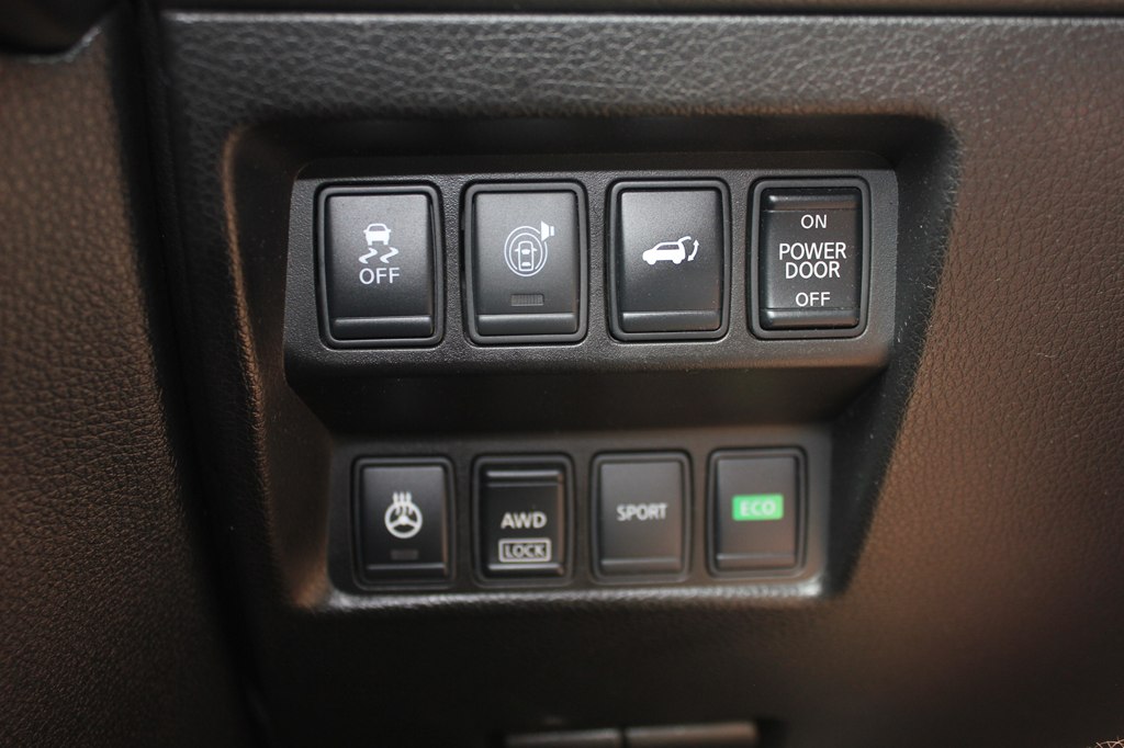 Photo 17 of this NISSAN ROGUE