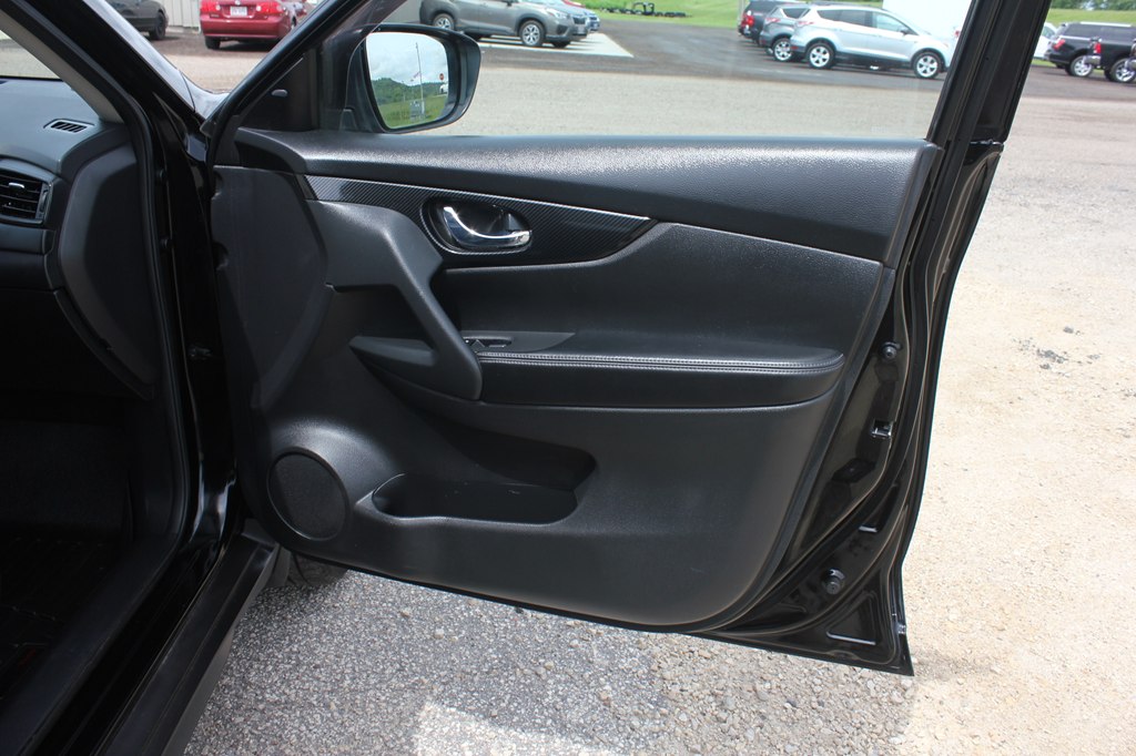 Photo 32 of this NISSAN ROGUE