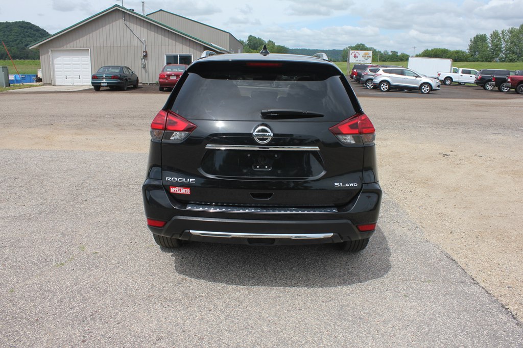 Photo 7 of this NISSAN ROGUE