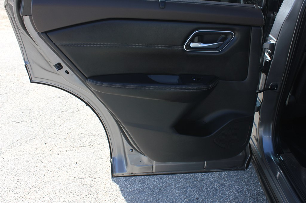 Photo 37 of this NISSAN ROGUE