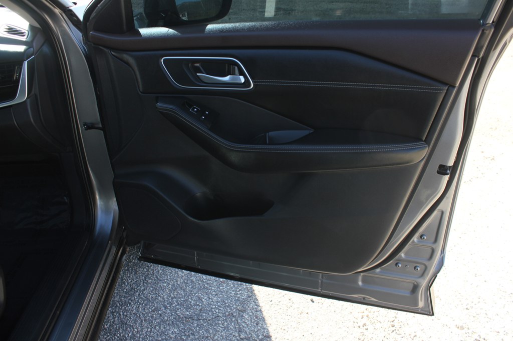 Photo 30 of this NISSAN ROGUE