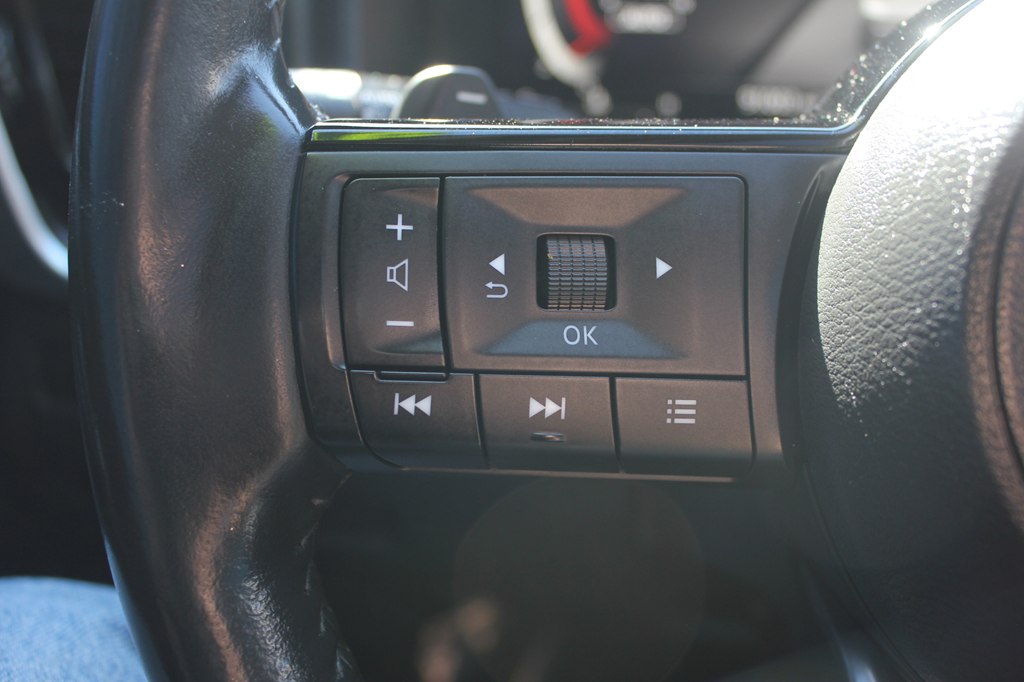 Photo 12 of this NISSAN ROGUE