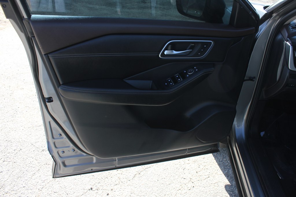 Photo 26 of this NISSAN ROGUE