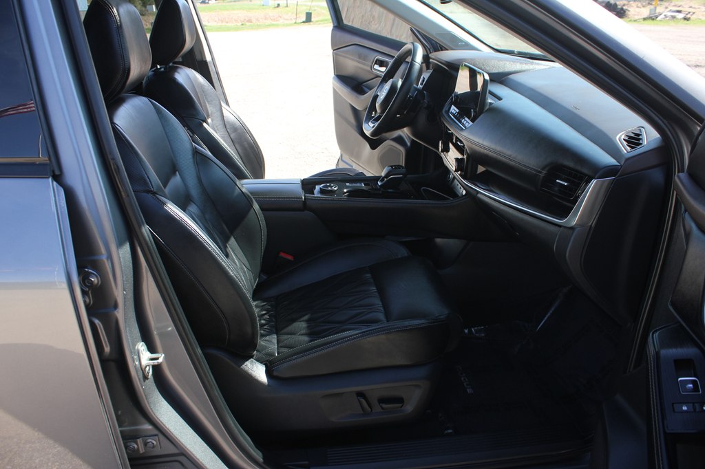 Photo 31 of this NISSAN ROGUE