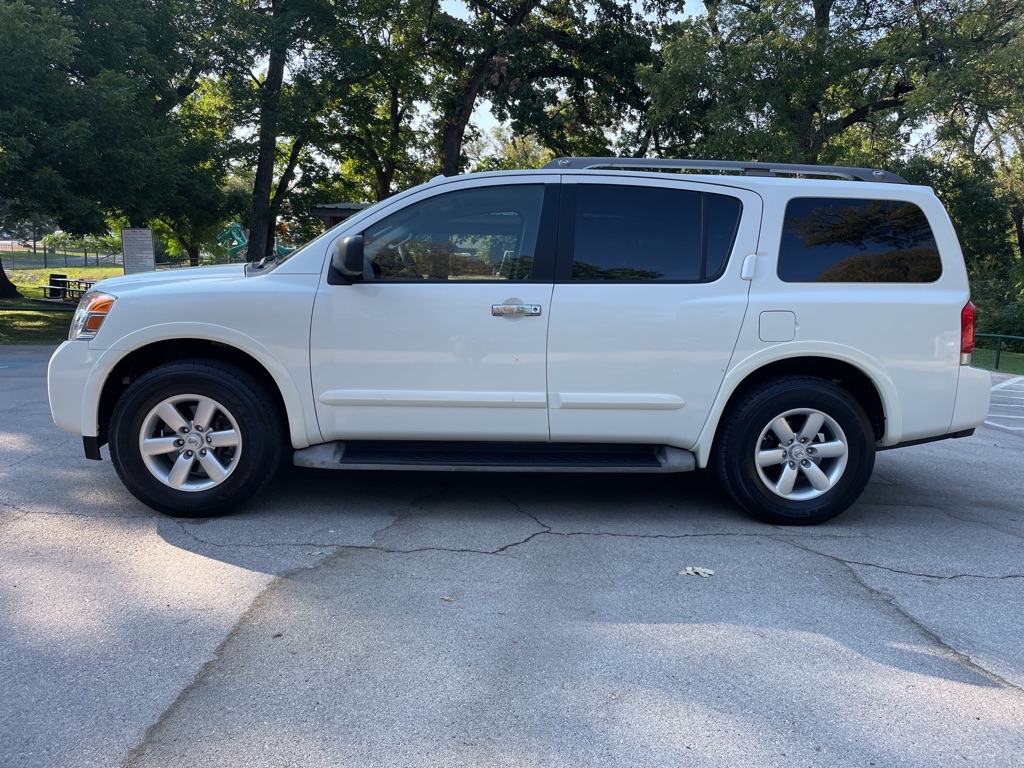 2014 Nissan Armada SV photo 5