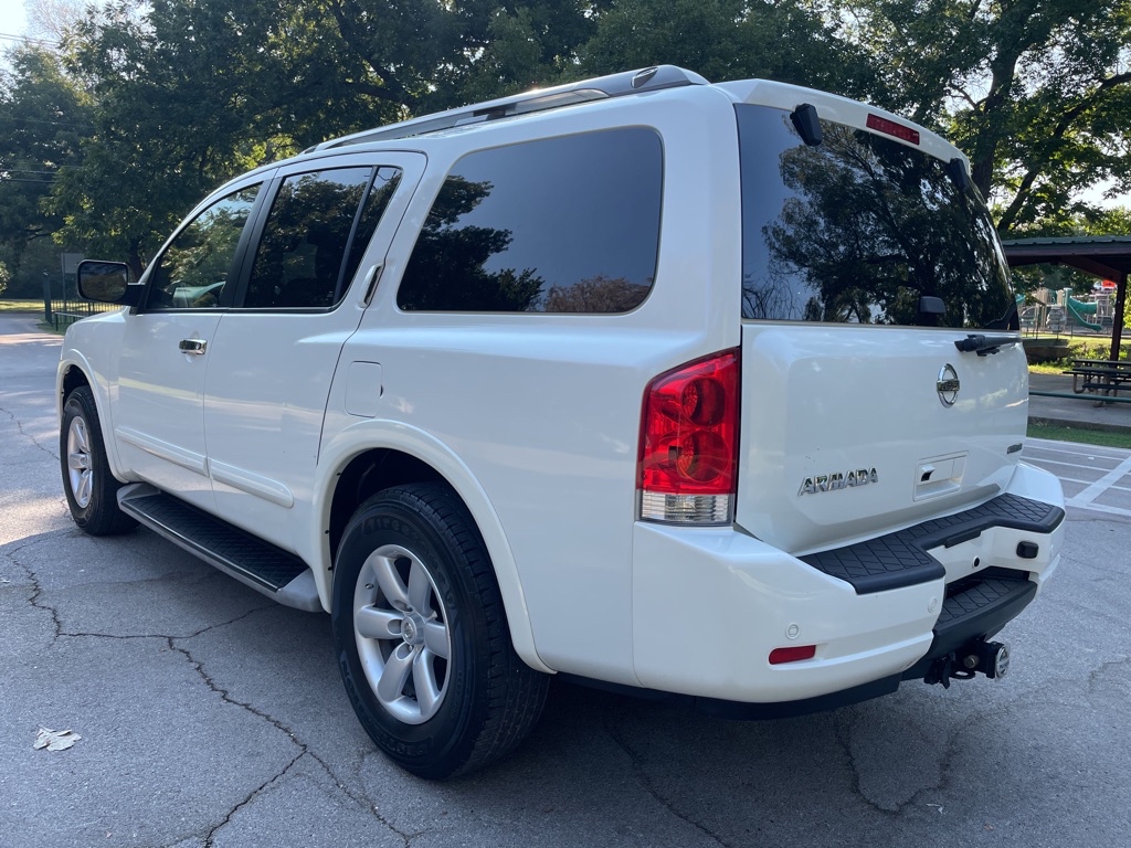 2014 Nissan Armada SV photo 6