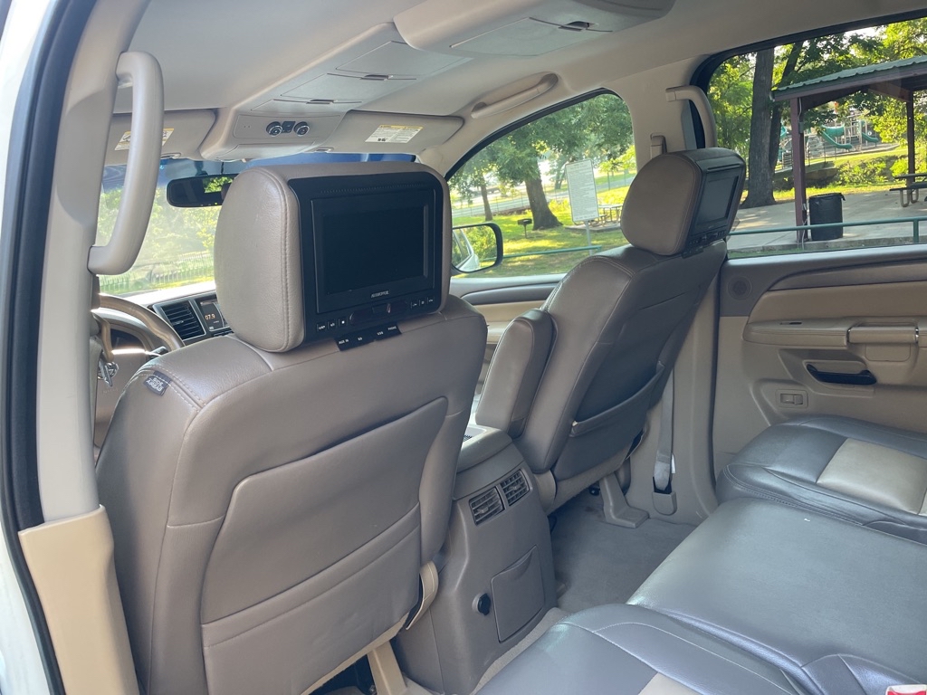 2014 Nissan Armada SV photo 25