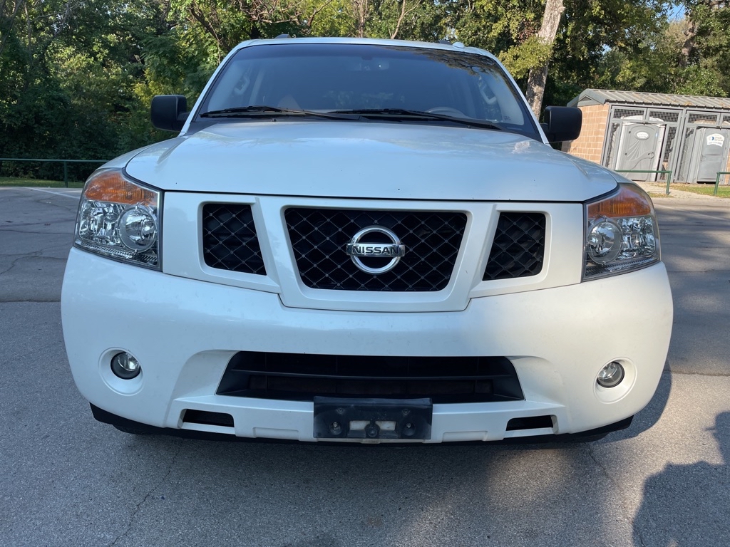 2014 Nissan Armada SV photo 3