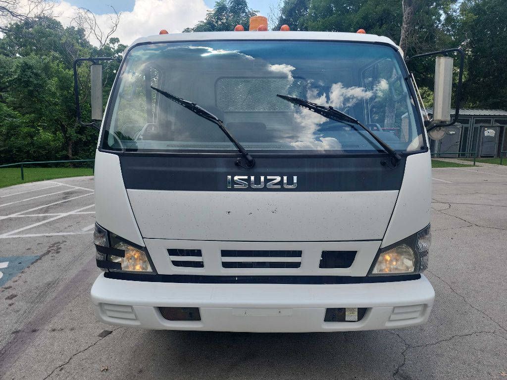2007 Isuzu NPR photo 2