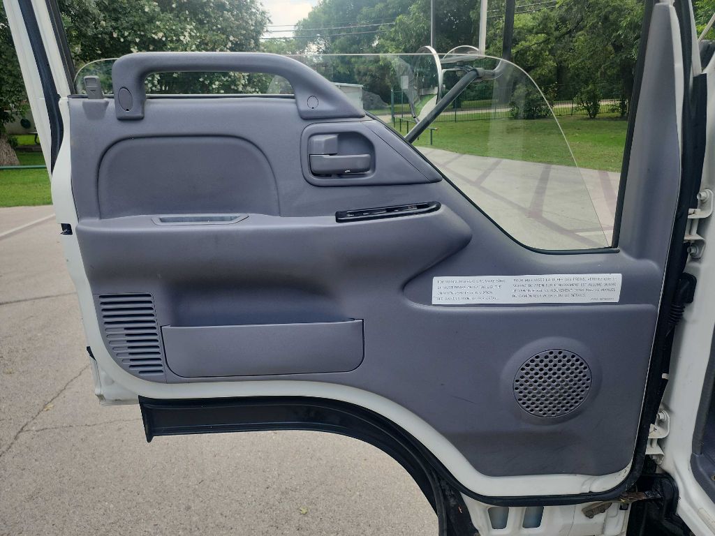 2007 Isuzu NPR photo 17