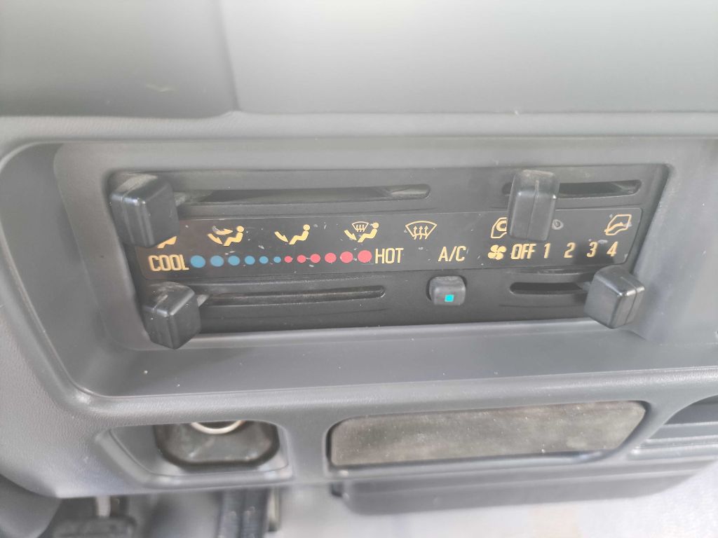 2007 Isuzu NPR photo 22