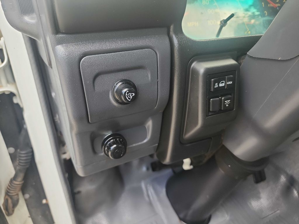 2007 Isuzu NPR photo 19