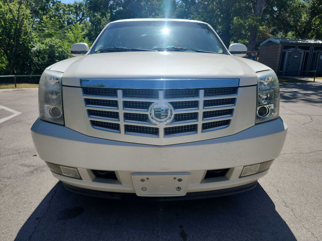 2008 Cadillac Escalade ESV photo 2