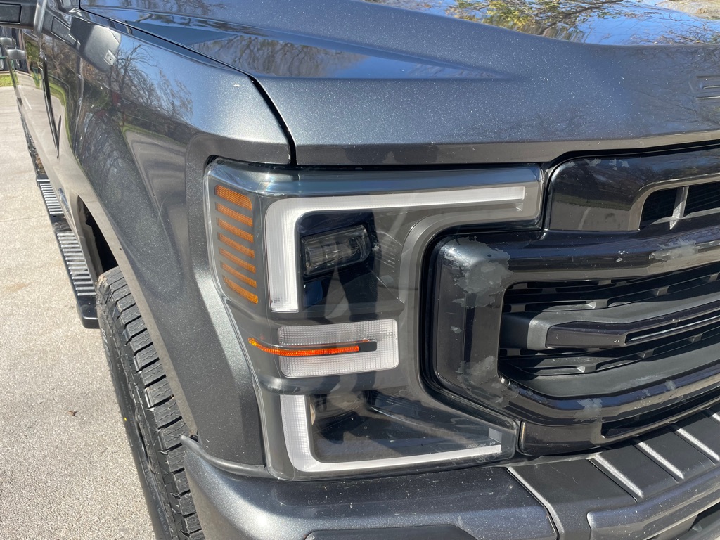 2020 Ford F-350 Super Duty Lariat photo 2