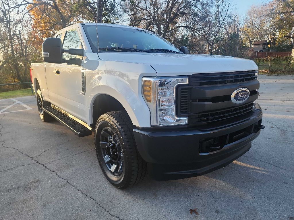 Ford F-250 Super Duty's photo