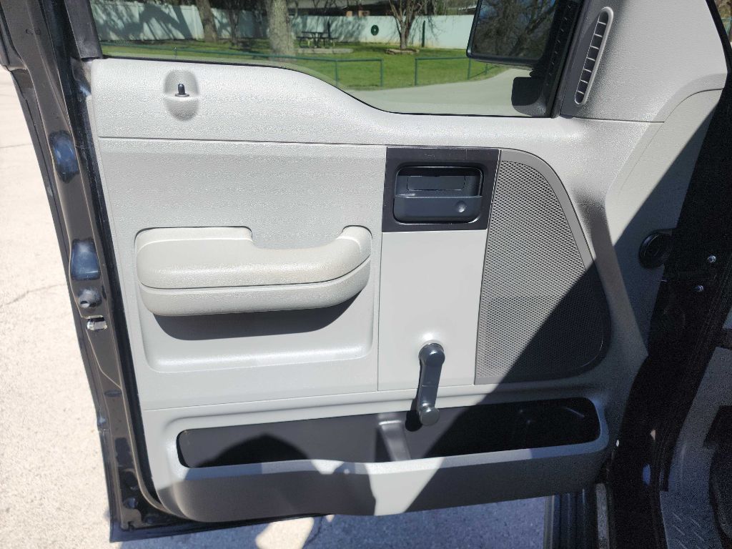 2010 Ford F-150 photo 25