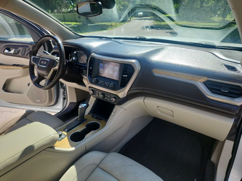 2017 Gmc Acadia Denali photo 40
