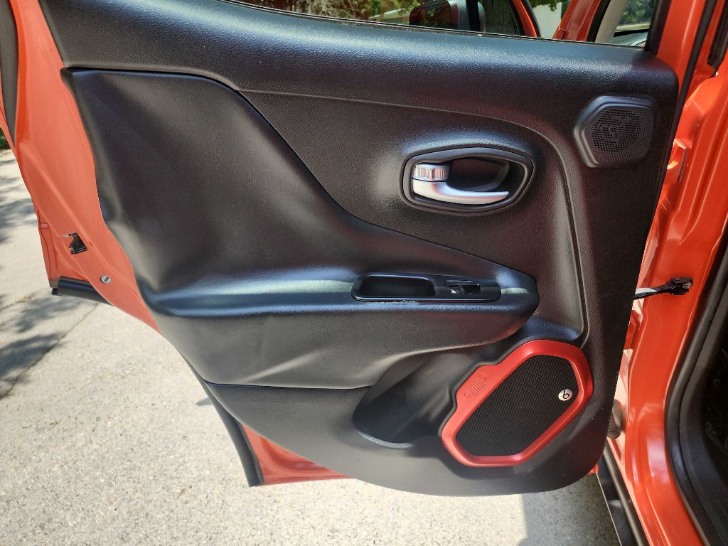 2016 Jeep Renegade Trailhawk photo 31