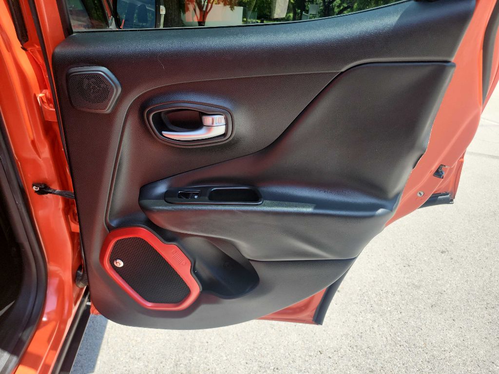 2016 Jeep Renegade Trailhawk photo 34