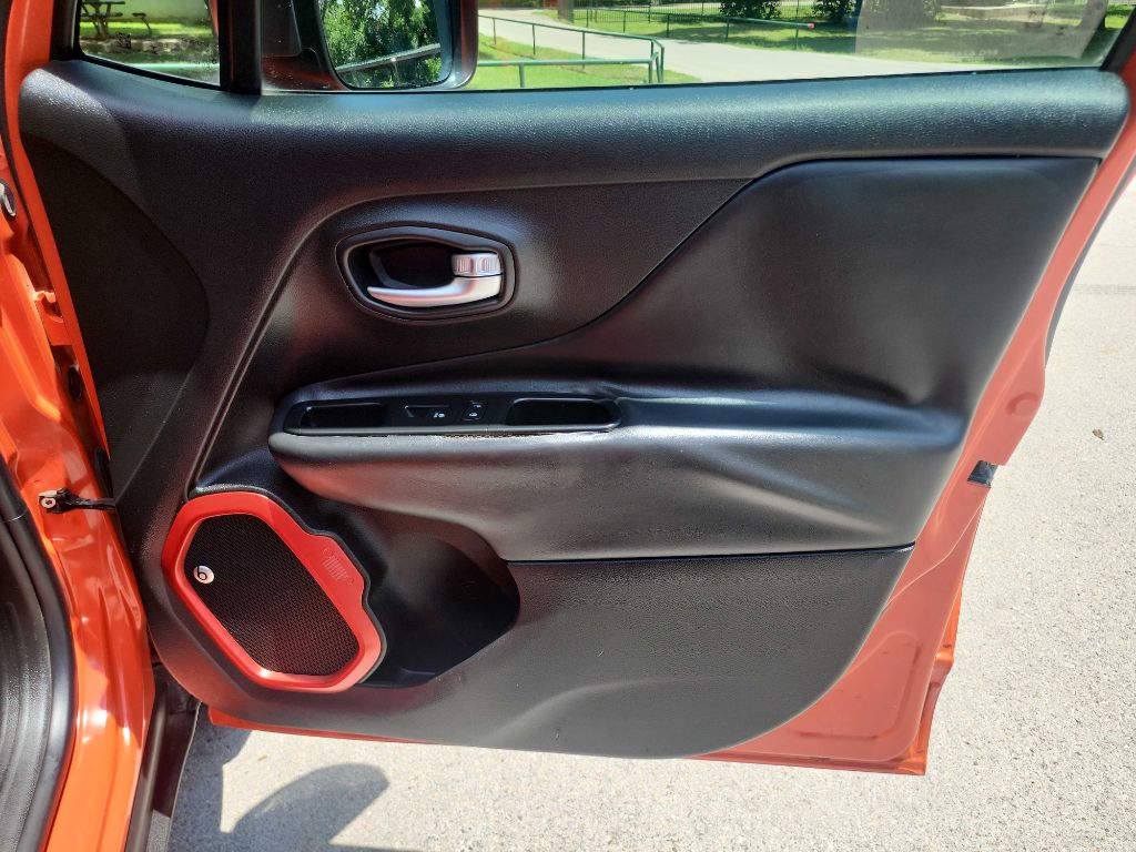2016 Jeep Renegade Trailhawk photo 36