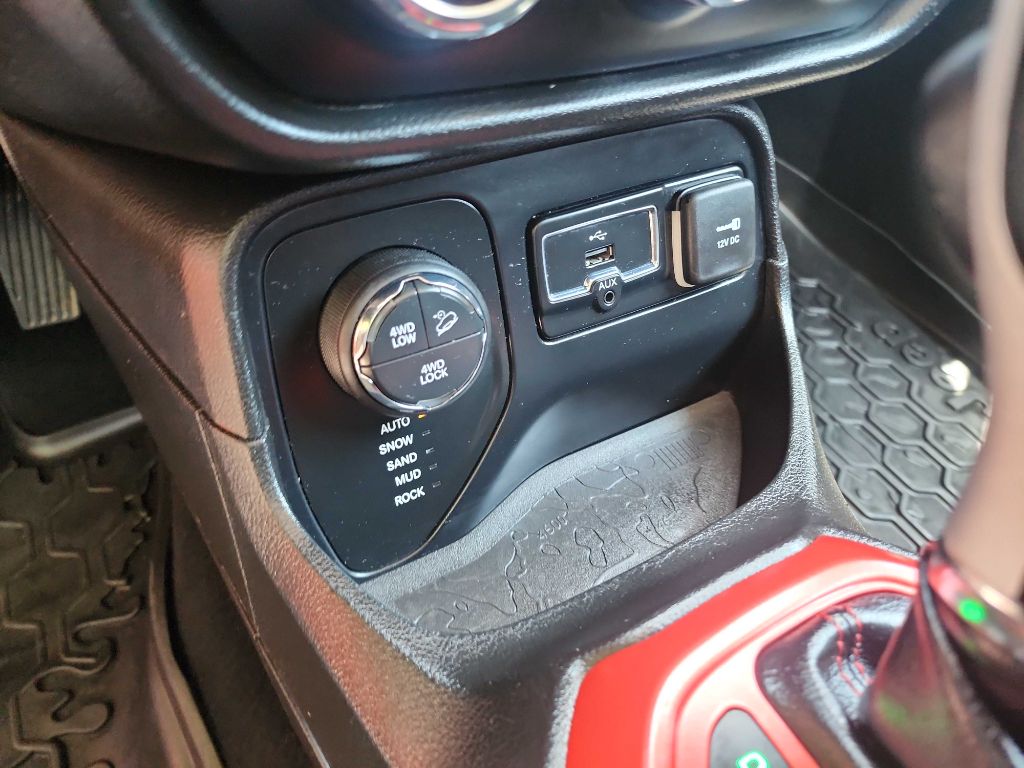 2016 Jeep Renegade Trailhawk photo 28