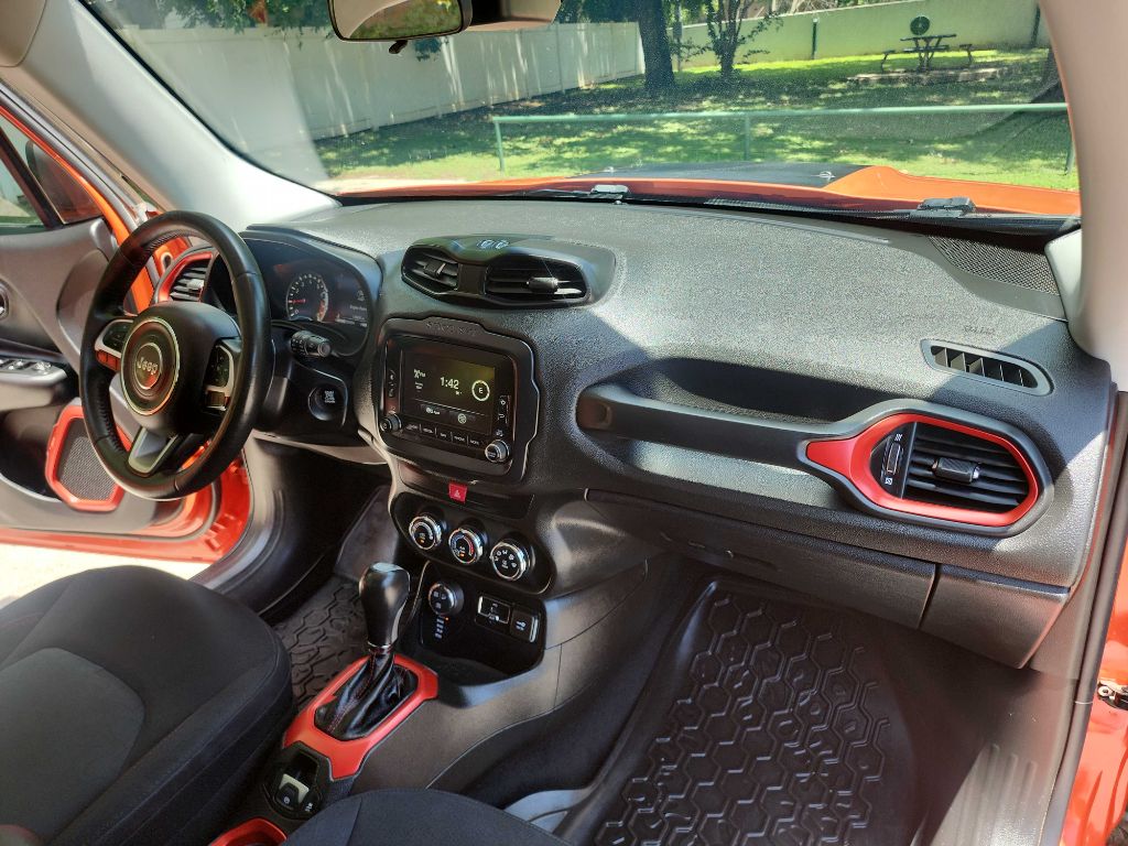 2016 Jeep Renegade Trailhawk photo 39