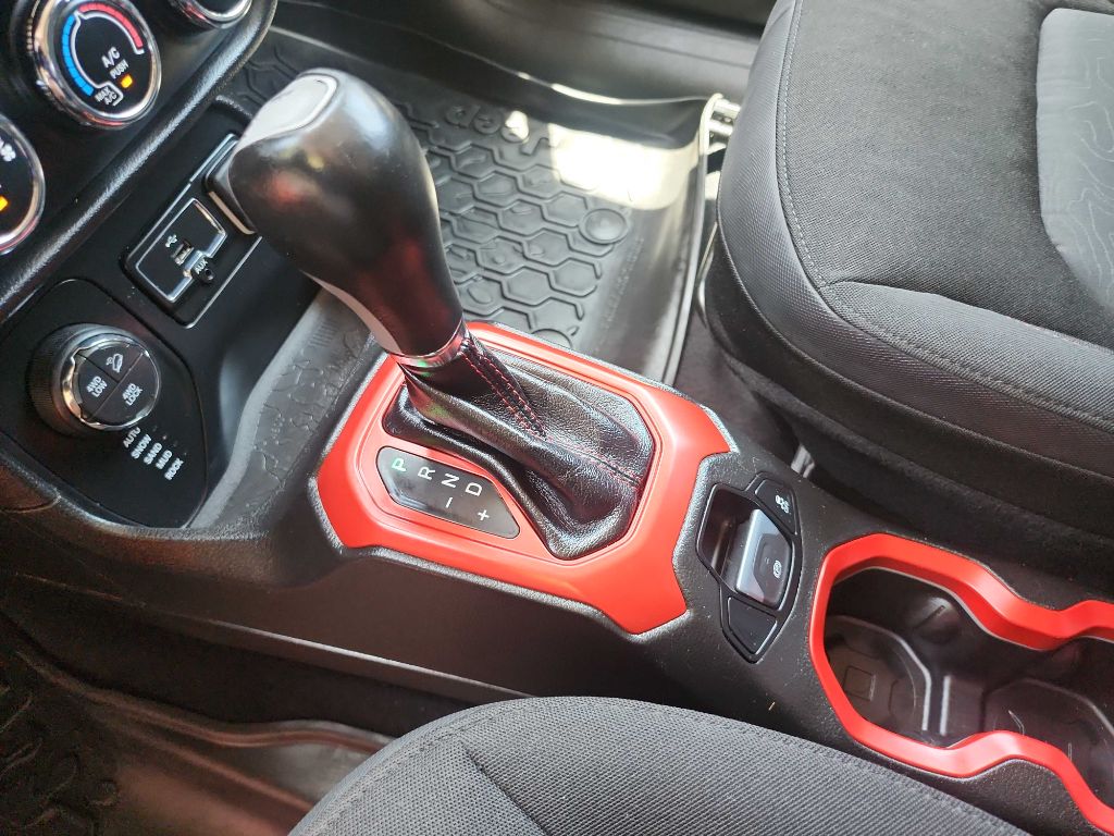 2016 Jeep Renegade Trailhawk photo 29