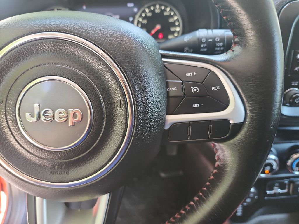 2016 Jeep Renegade Trailhawk photo 21