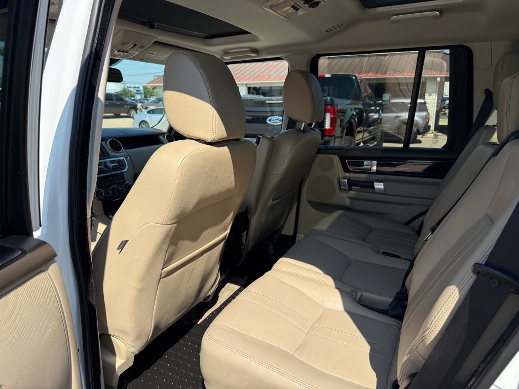 2016 Land Rover LR4 HSE photo 14