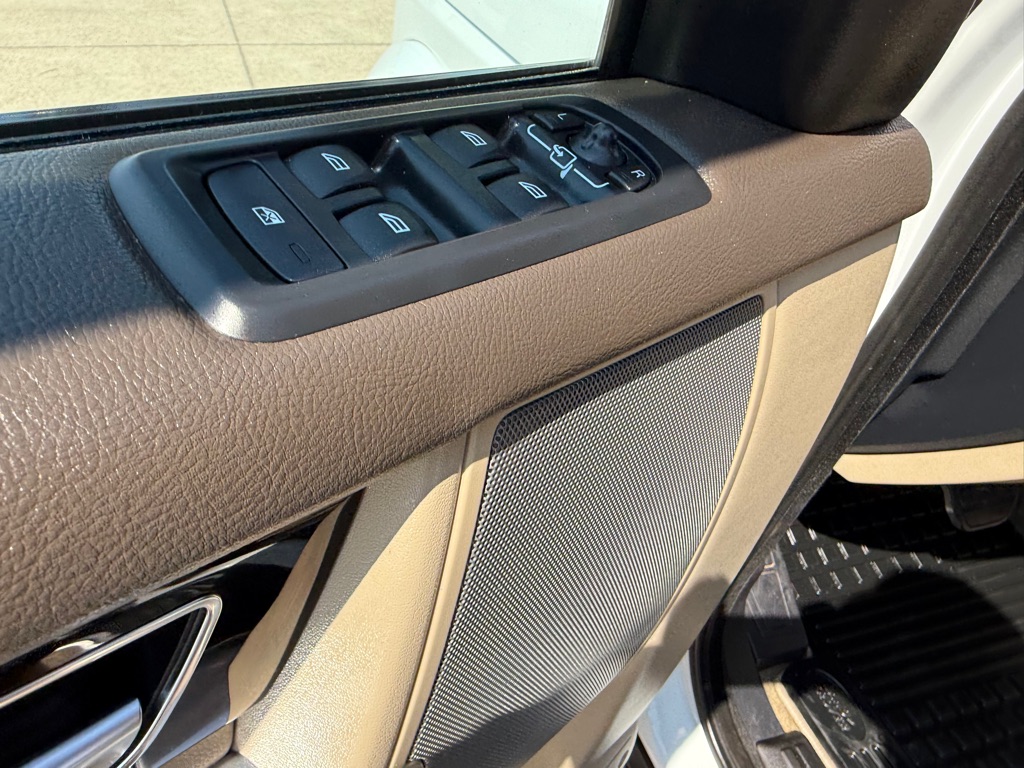 2016 Land Rover LR4 HSE photo 18