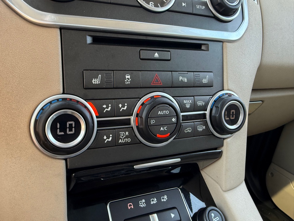 2016 Land Rover LR4 HSE photo 31