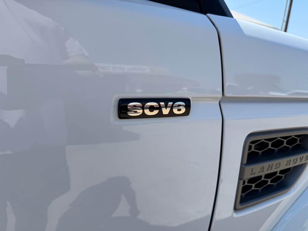 2016 Land Rover LR4 HSE photo 9