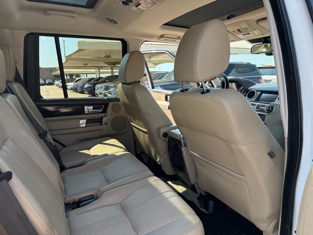 2016 Land Rover LR4 HSE photo 16