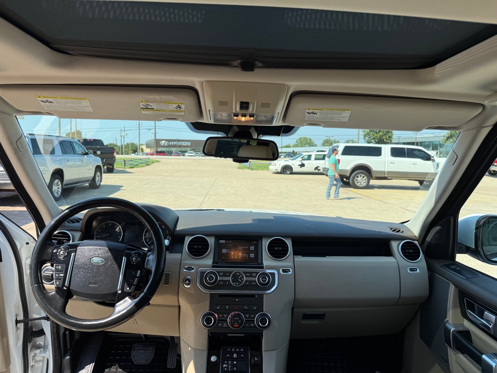2016 Land Rover LR4 HSE photo 24