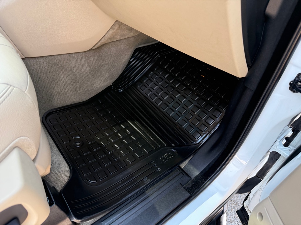 2016 Land Rover LR4 HSE photo 21