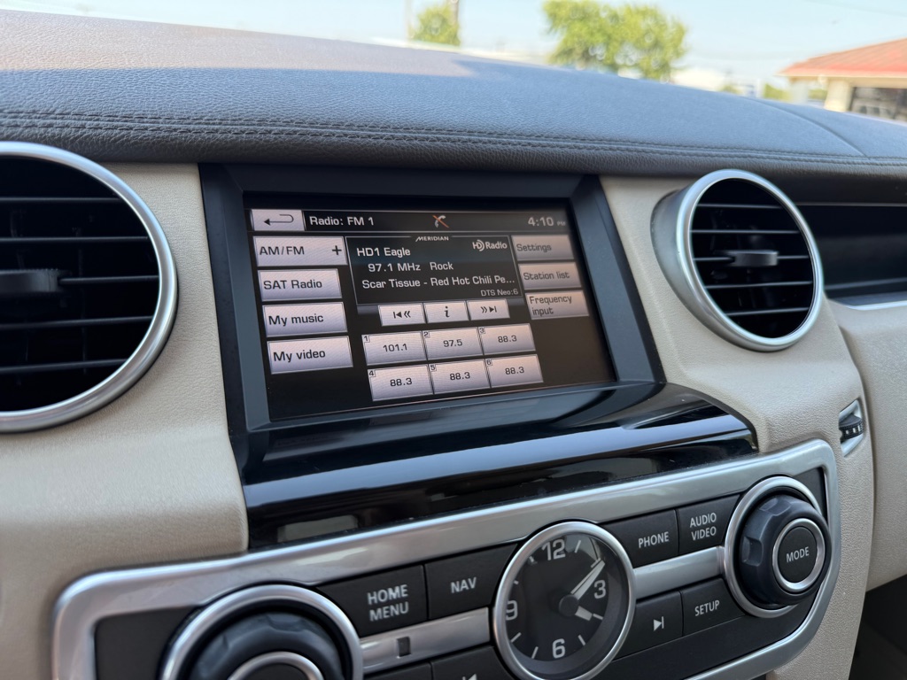 2016 Land Rover LR4 HSE photo 33