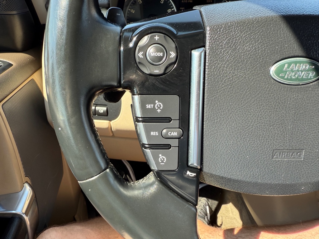 2016 Land Rover LR4 HSE photo 26