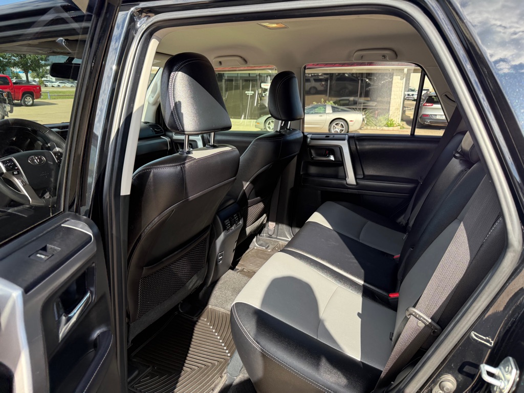 2012 Toyota Sequoia SR5 photo 34