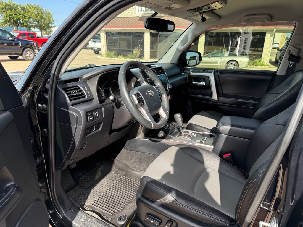 2012 Toyota Sequoia SR5 photo 33