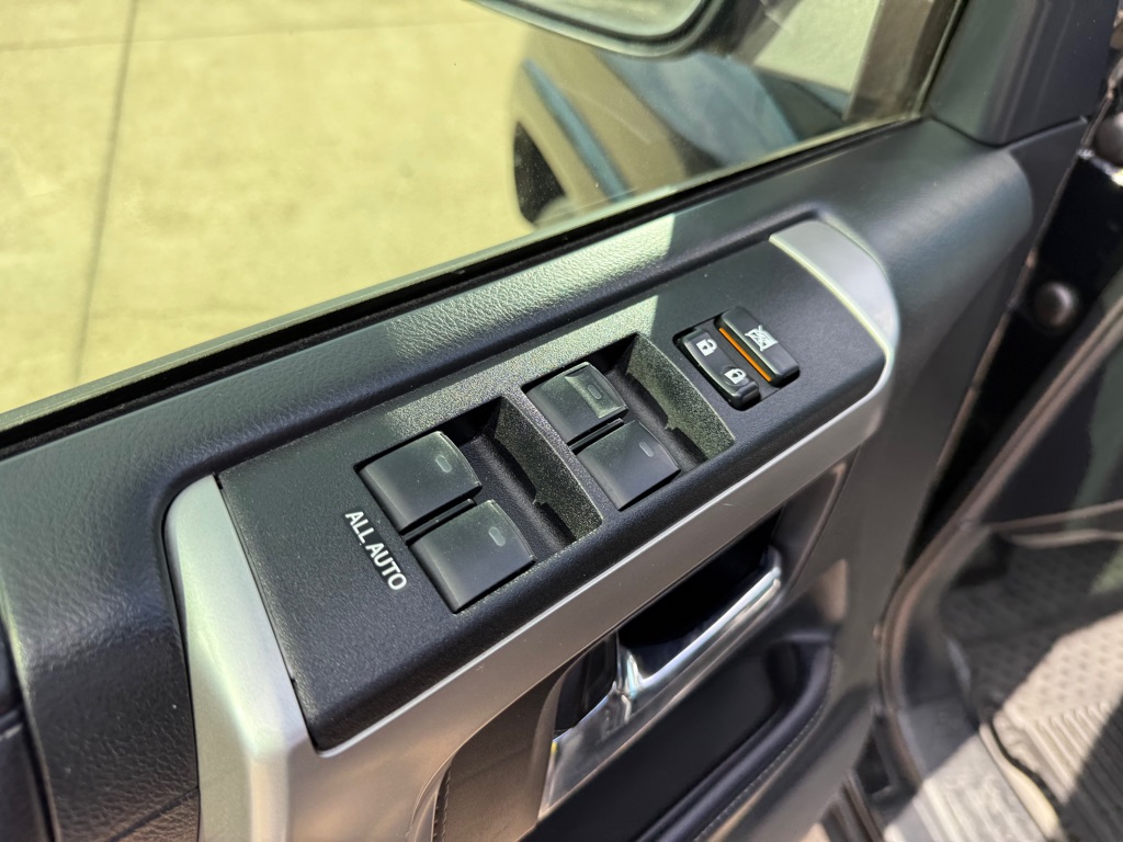 2012 Toyota Sequoia SR5 photo 40