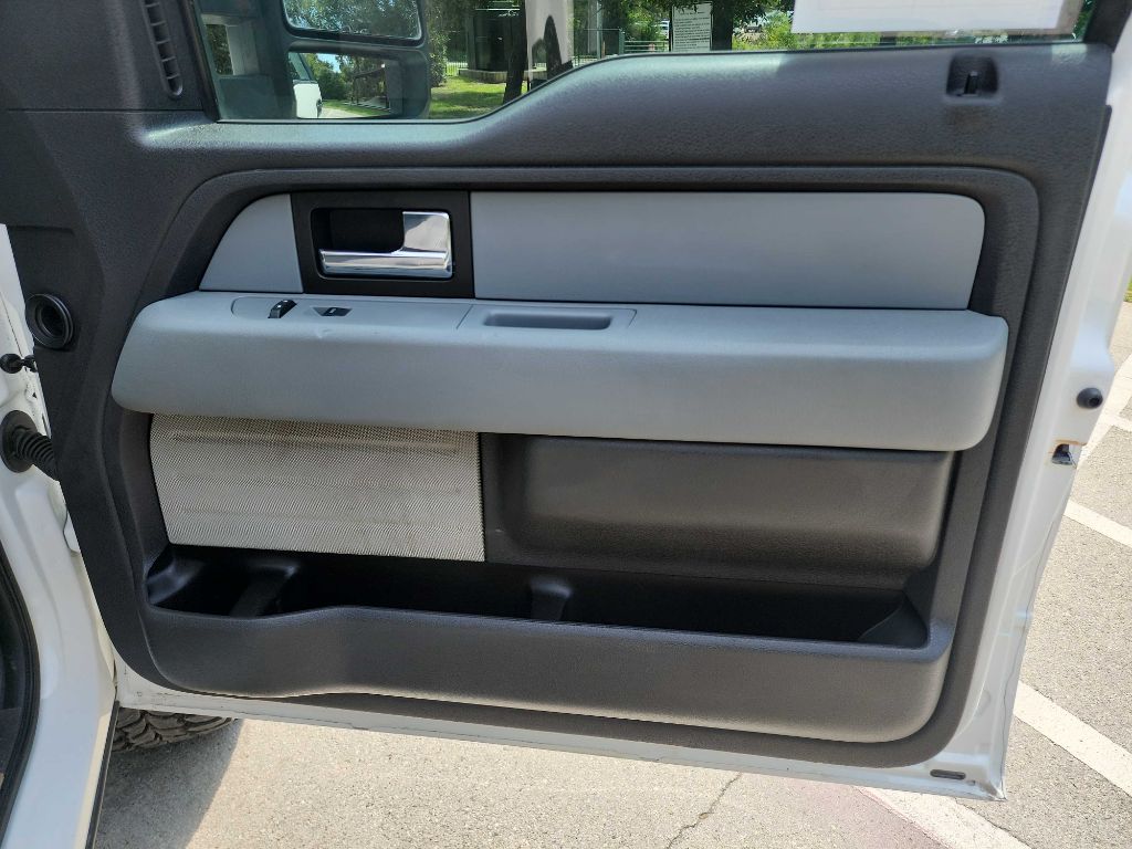 2014 Ford F-150 XLT photo 30