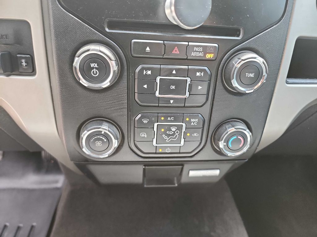 2014 Ford F-150 XLT photo 25