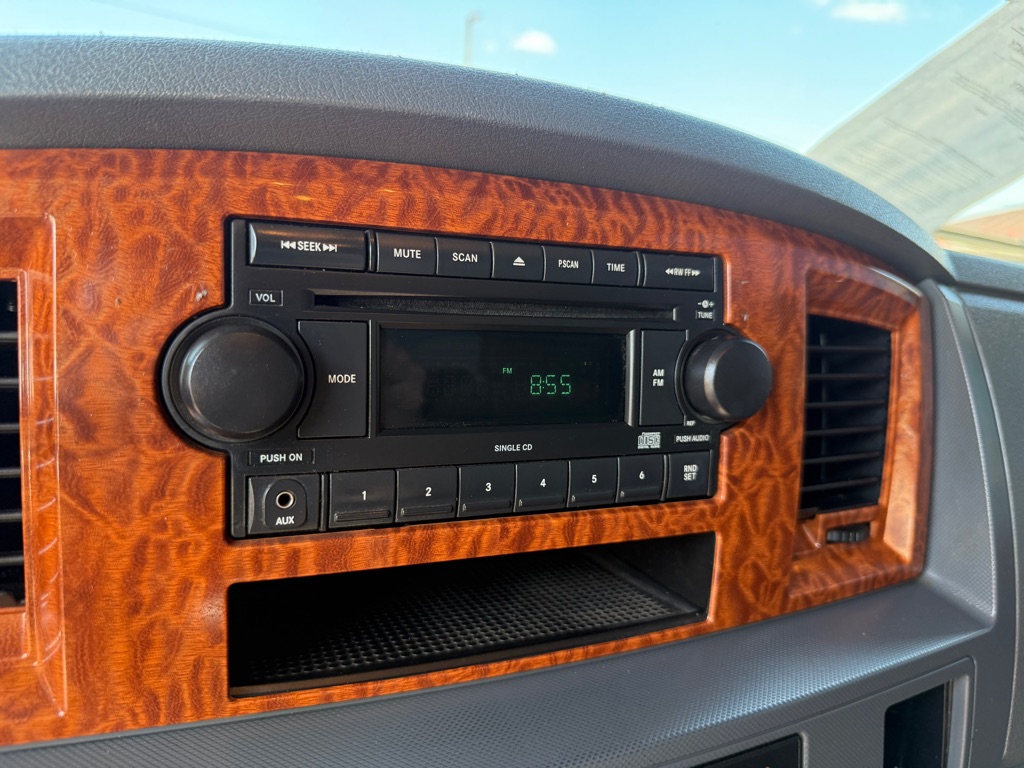 2006 Dodge Ram ST photo 18