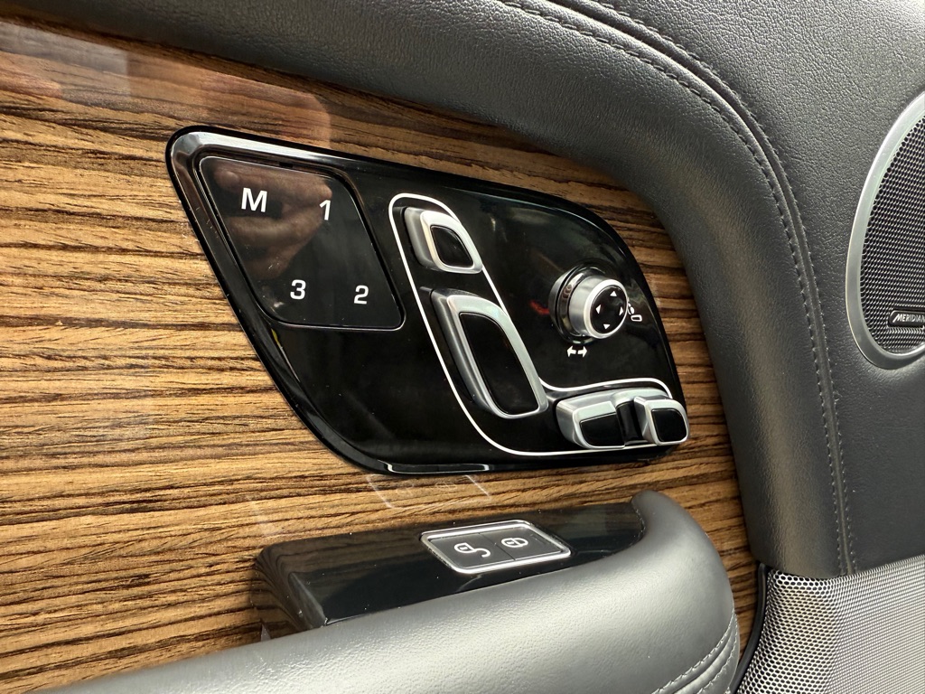 2016 Land Rover LR4 HSE photo 54