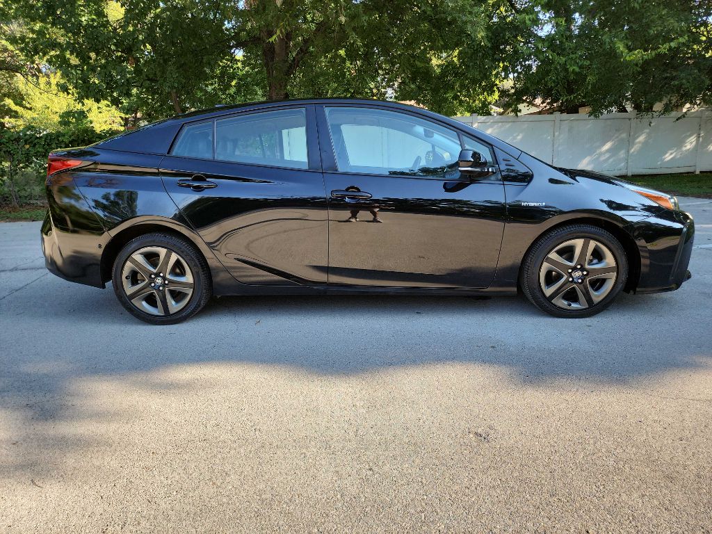 2019 Toyota Prius XLE photo 11