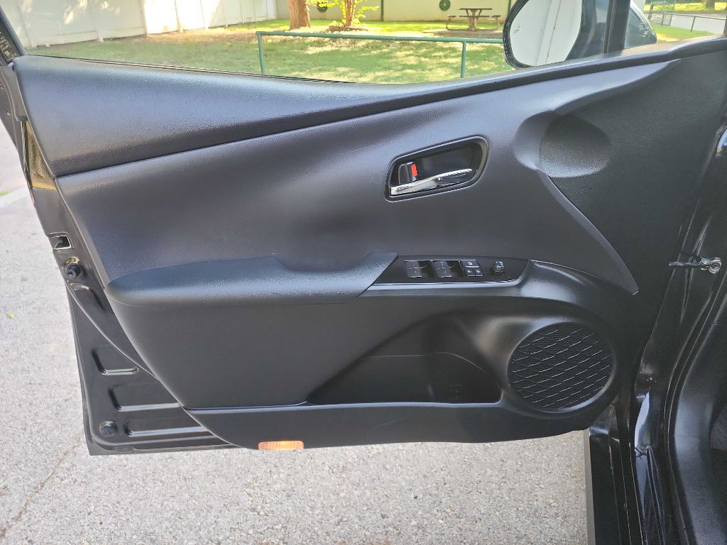 2019 Toyota Prius XLE photo 8