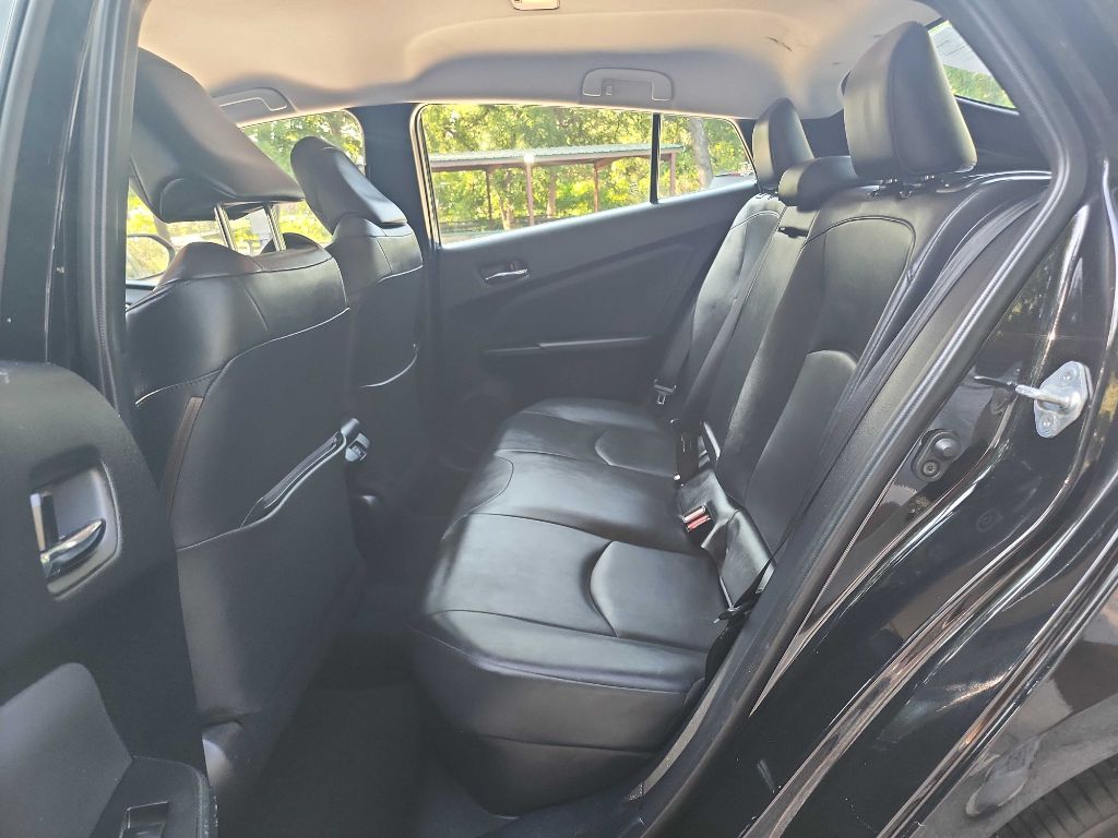 2019 Toyota Prius XLE photo 18