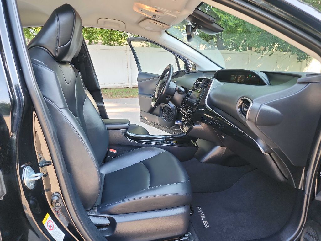 2019 Toyota Prius XLE photo 23